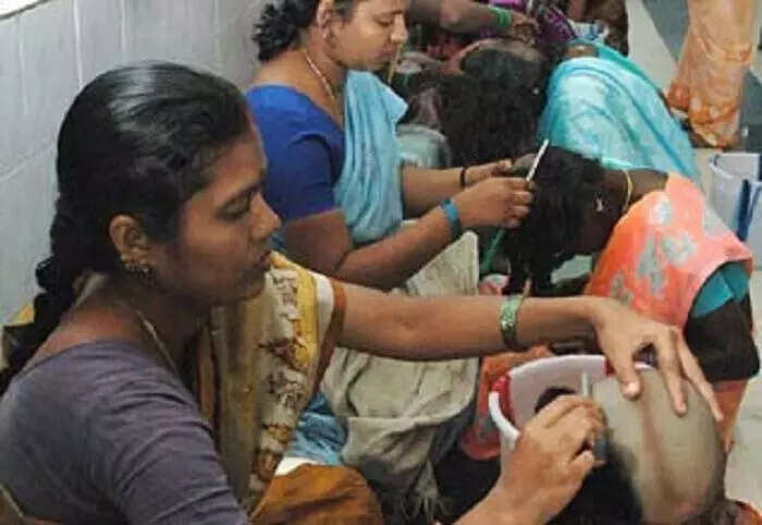 நாவிதர்களின் திடீர் போராட்டத்தால் பக்தர்கள் அவதி!!