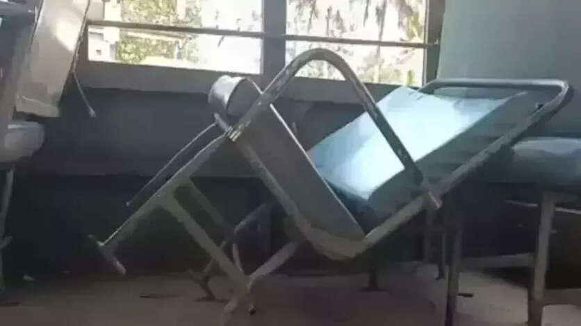 கன்னியாகுமரியில் இருக்கை கழன்று விழுந்ததால் ஓடும் பேருந்தில் இருந்து தூக்கி வீசப்பட்ட பயணி!!