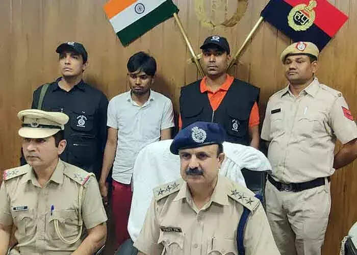 சாலையில் கிடந்த சூட்கேஸில் பெண்ணின் நிர்வாண உடல்..!! போலீஸ் விசாரணையில் சிக்கிய குற்றவாளி..!!