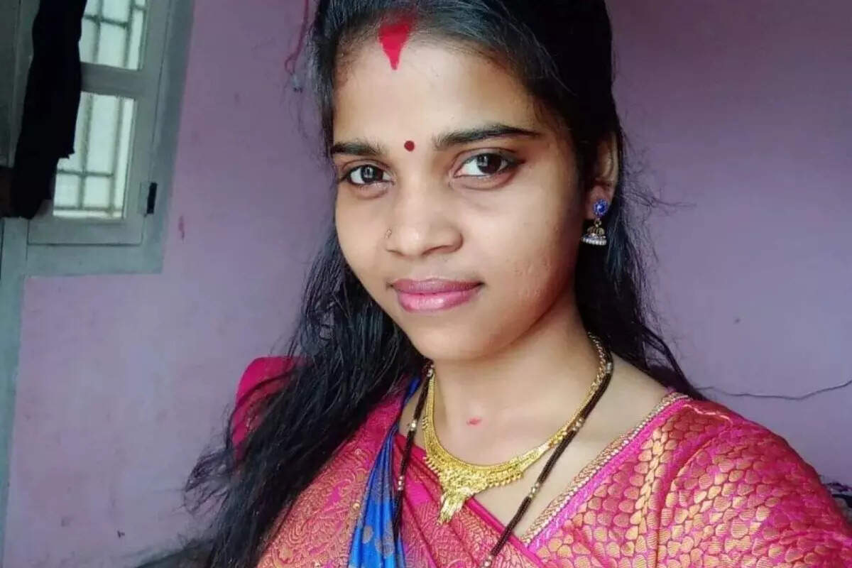 ஆன்லைன் ரம்மியால் இளம்பெண் தற்கொலை!!