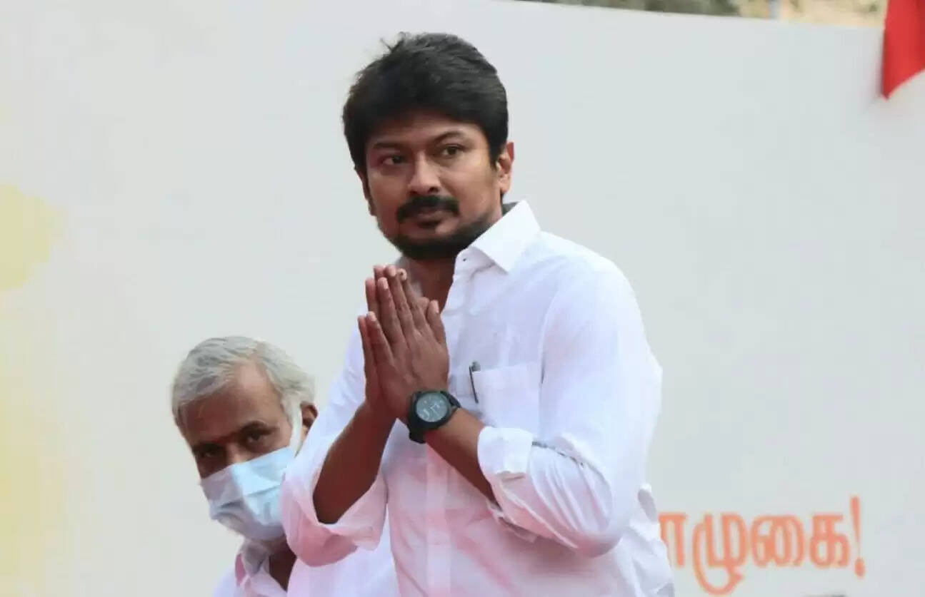 உதயநிதியை கேலி செய்து பாஜக போஸ்டர்!!