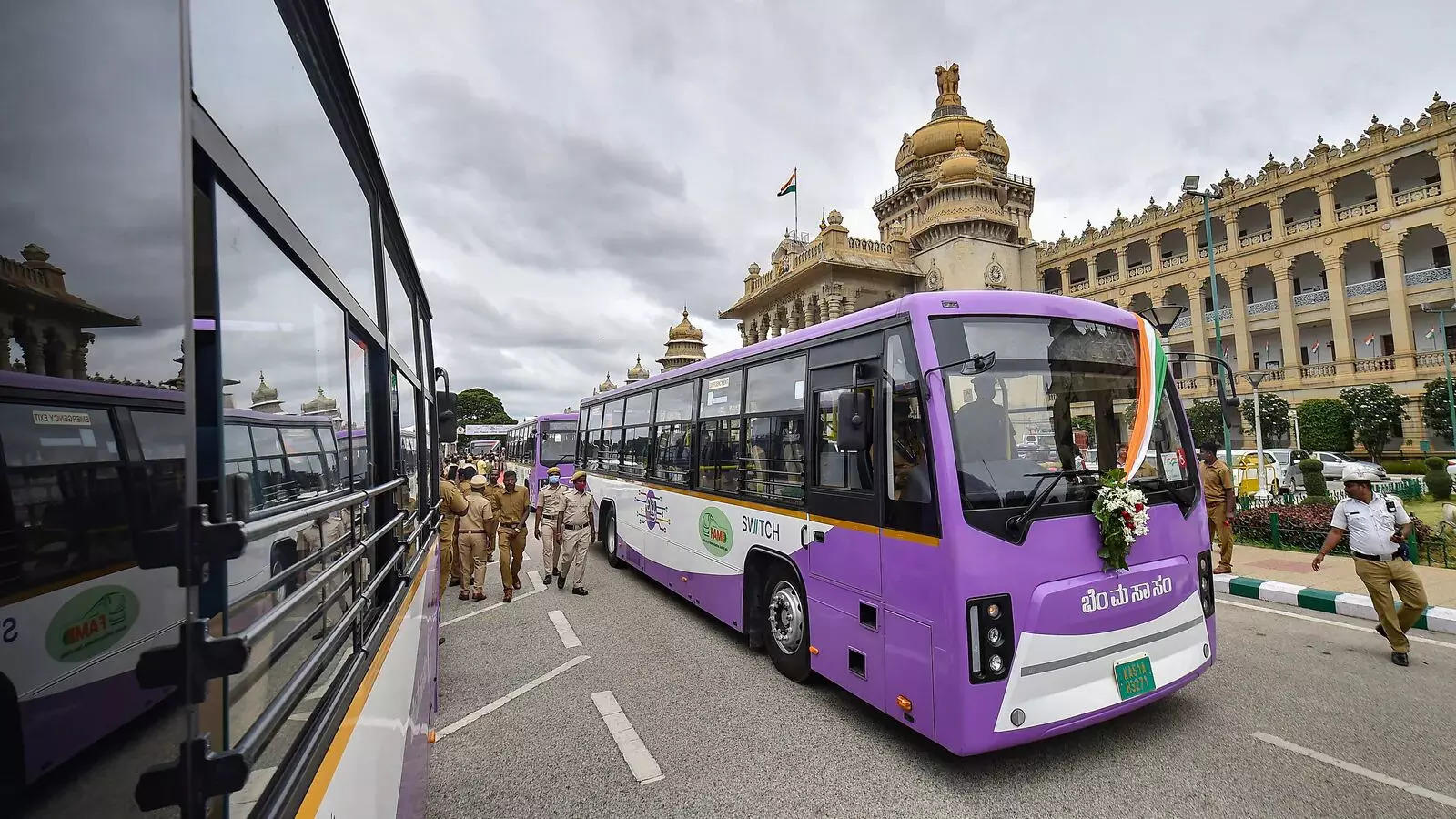 பெங்களூர்-மைசூர் இடையே முதல் மின்சார பேருந்து!.....