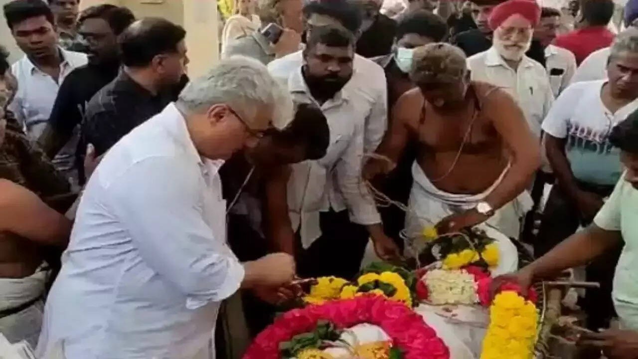 தூக்கத்தில் உயிர் நீத்தார்... உருக்கமாக அறிக்கை வெளியிட்ட அஜித்!