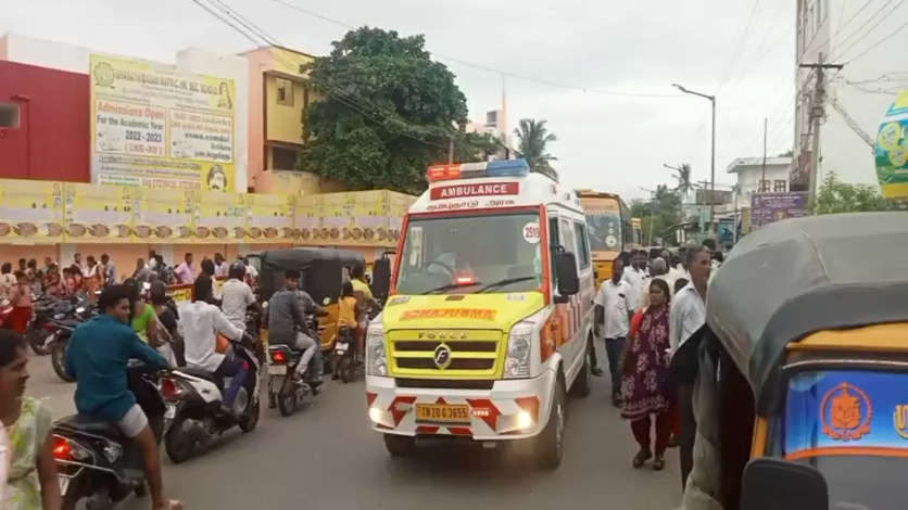 அடுத்த அதிர்ச்சி.. பள்ளியின் 2வது மாடியில் இருந்து கீழே விழுந்த மாணவன்..!