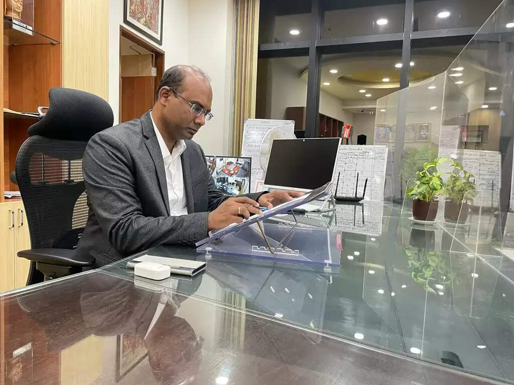 3 நாட்களில் சம்பளம் வழங்கணும்: ஜி.வி.கே. நிறுவனத்திற்கு அரசு கெடு..!