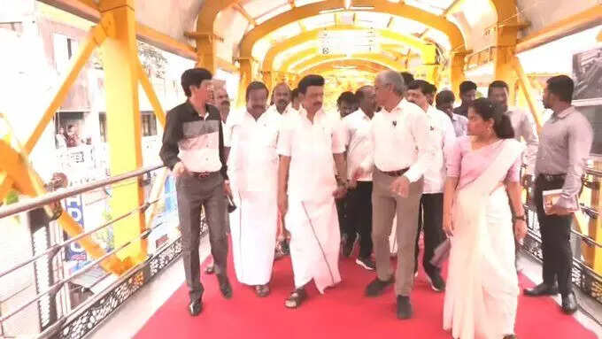 முதல்வர் திறந்து வைத்த ஆகாய நடைபாதையில் உள்ள சிறப்பம்சங்கள்..!!