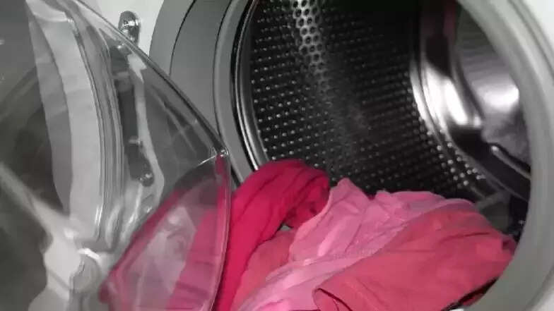 சோப்பு தண்ணீர் நிரம்பிய வாஷிங் மெஷினில் தவறி விழுந்த குழந்தை 7 நாட்களுக்கு பிறகு உயிர் பிழைத்த அதிசயம்..!!