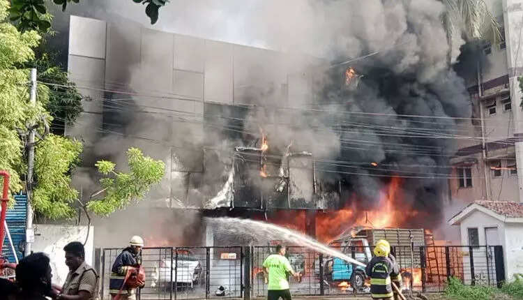 மருந்து குடோனில் பயங்கர தீ விபத்து!!