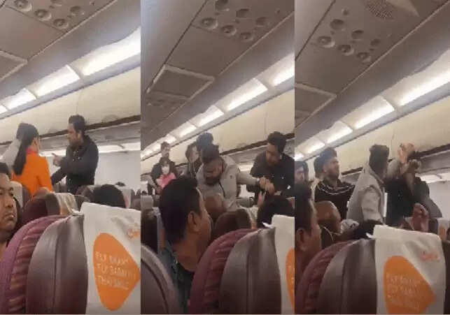 நடுவானில் விமானத்தில் சண்டையிட்ட பயணிகள்....