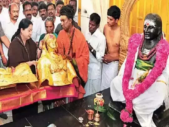 விட்டு கொடுப்பவர்கள் கெட்டு போனதாக சரித்திரம் இல்லை - சசிகலா அறிக்கை..!!