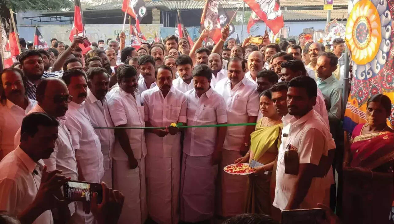 சூடுபிடிக்கும் ஈரோடு கிழக்கு தொகுதி இடைத்தேர்தல்..!! அடுத்தடுத்து களமிறங்கும் முக்கிய தலைவர்கள்..!!