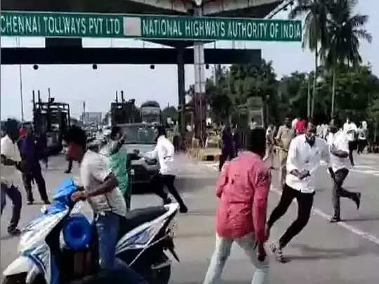 ஆந்திரா சுங்கச் சாவடியில் தமிழ்நாடு மாணவர்கள் மீது தாக்குதல்..!!