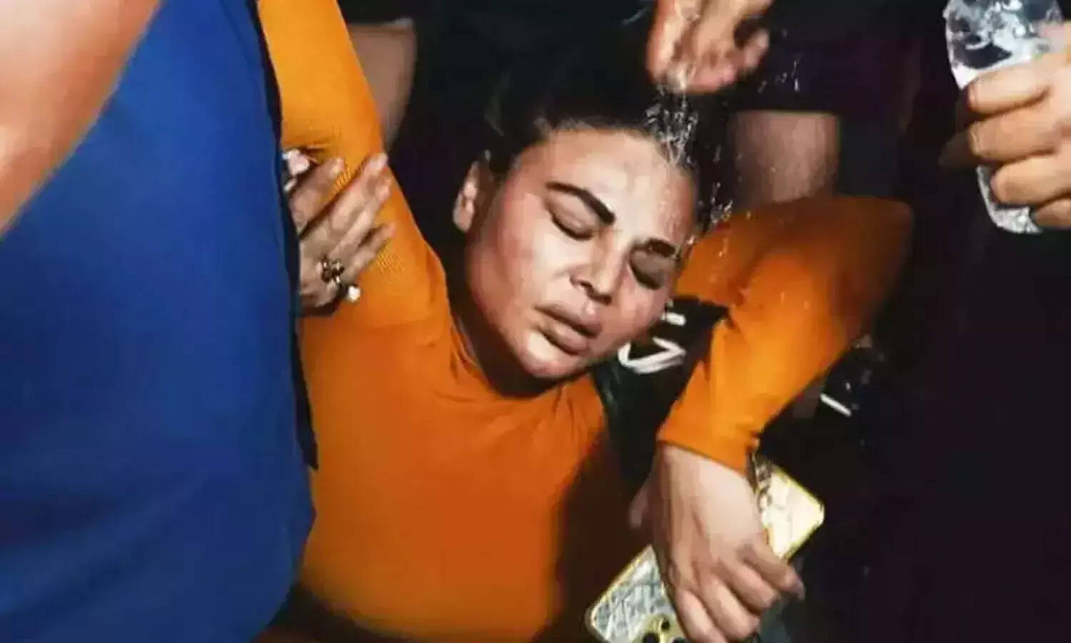 அவர் என்னை நிர்வாணமாக படம் பிடித்து பணத்திற்காக விற்றுவிட்டார் - பிரபல நடிகை பரபரப்பு குற்றச்சாட்டு..!!