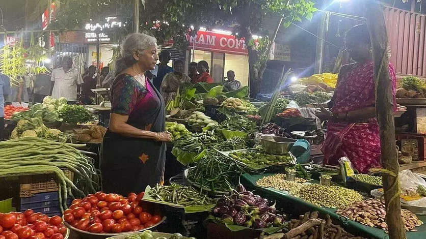 தெருவோர கடையில் காய்கறி வாங்கிய நிர்மலா சீதாராமன்!!