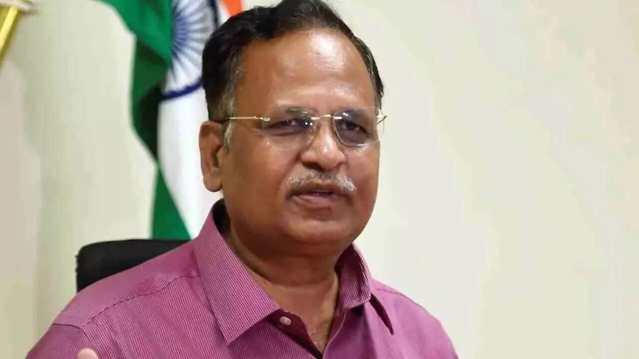 அதிர்ச்சி தகவல்! அமைச்சருக்கு சிறையில் மசாஜ் செய்தவர் ஒரு கைதி!!