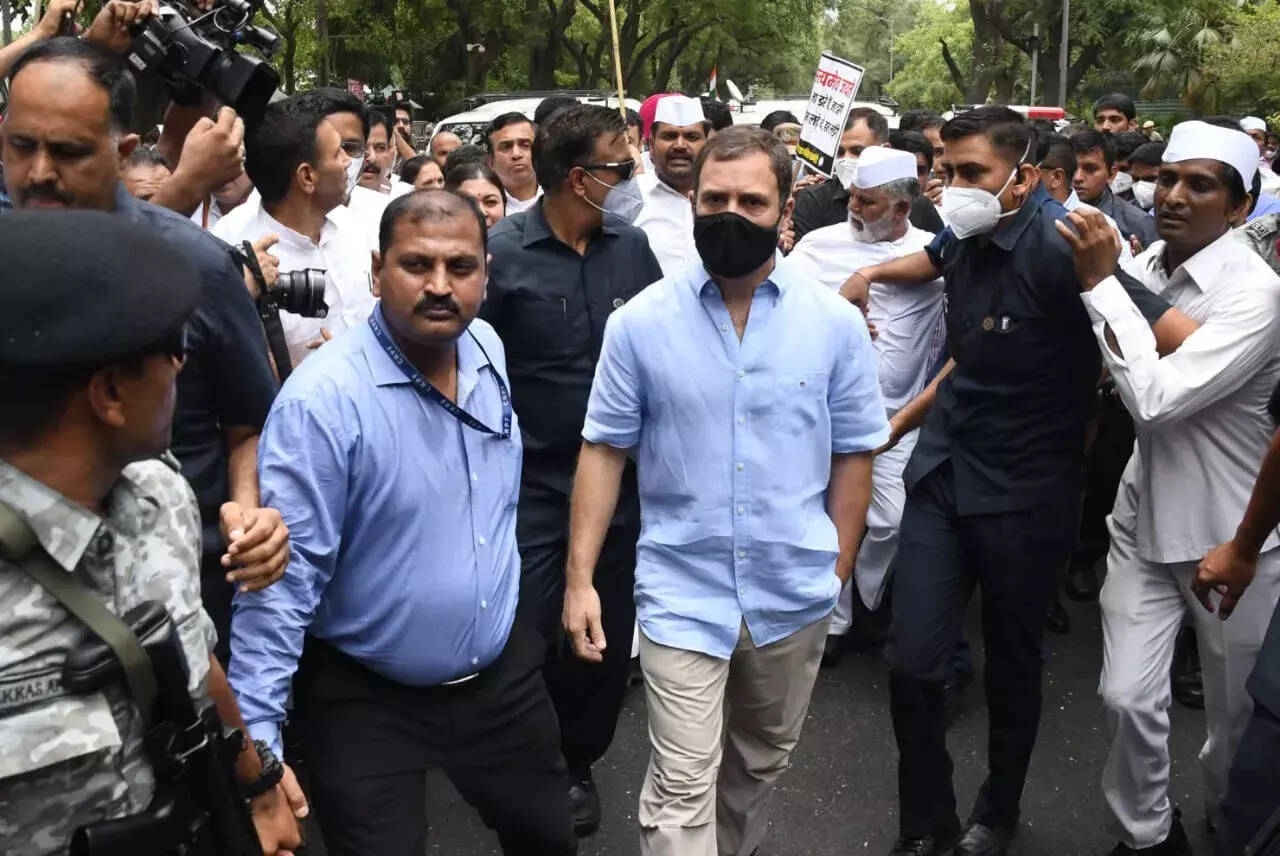 பாதுகாப்பு வழிகாட்டுதல்களை மீறிய ராகுல் காந்தி!?