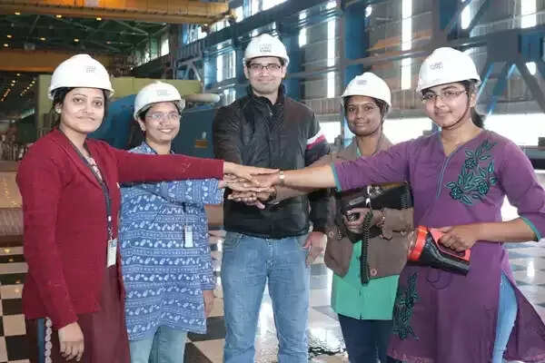 மத்திய அரசில் 864 காலி பணியிடங்கள்.!!என்ஜினீயரிங் படித்தவர்களுக்கு...!!