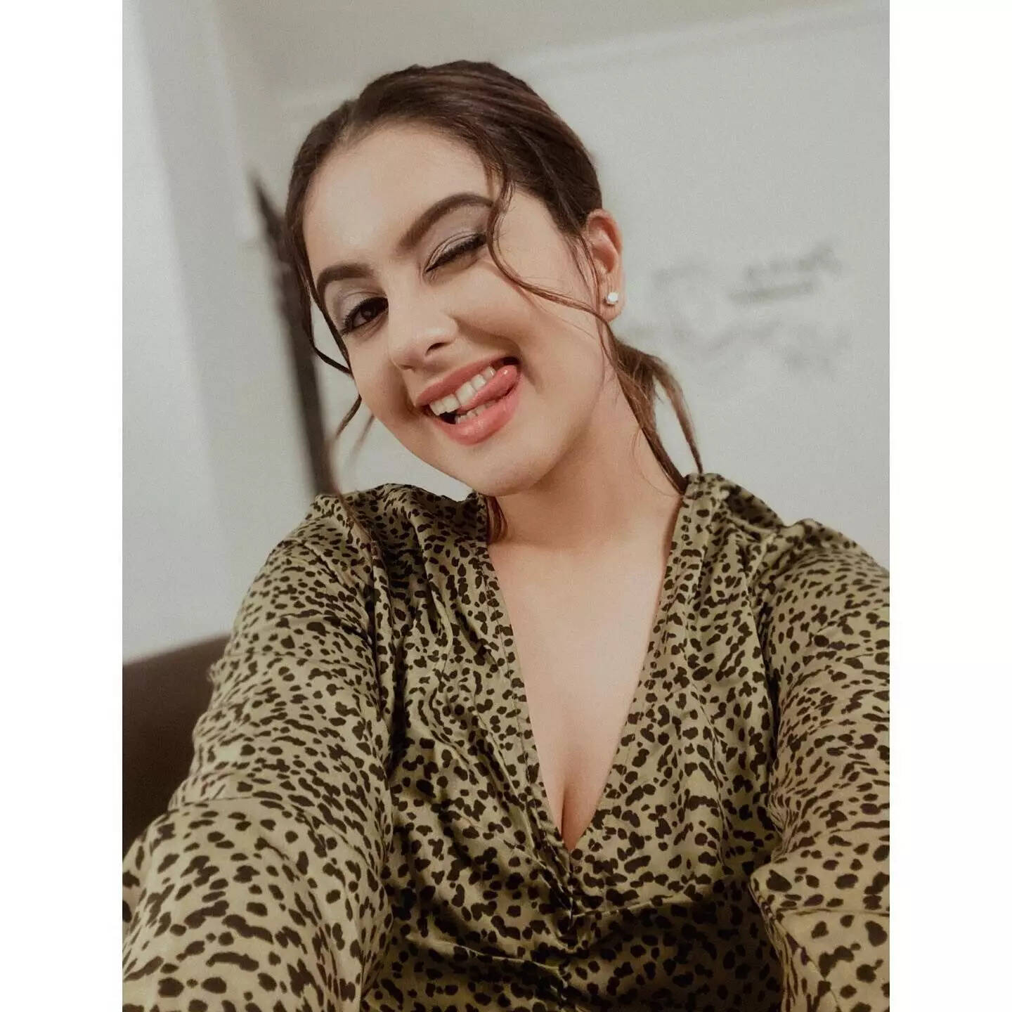 பிரபல நடிகை தற்கொலை வழக்கு...நடிகர் கைது!...