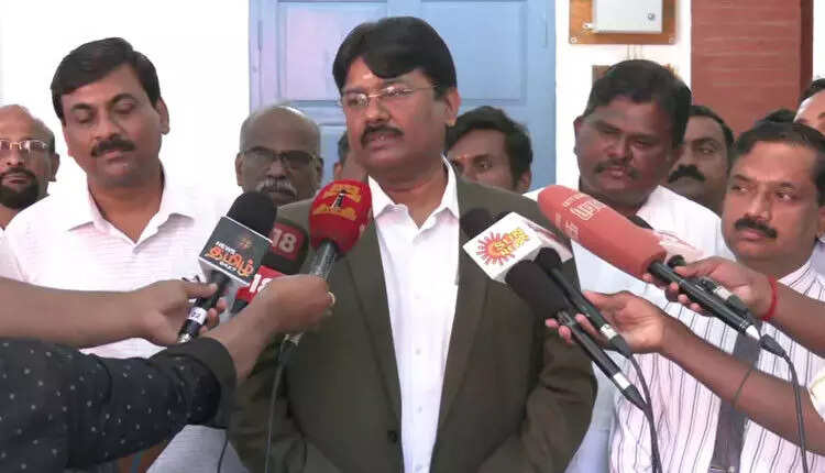 வடிவேலுவுக்கு டாக்டர் பட்டம் கொடுத்தவர் கைது!!