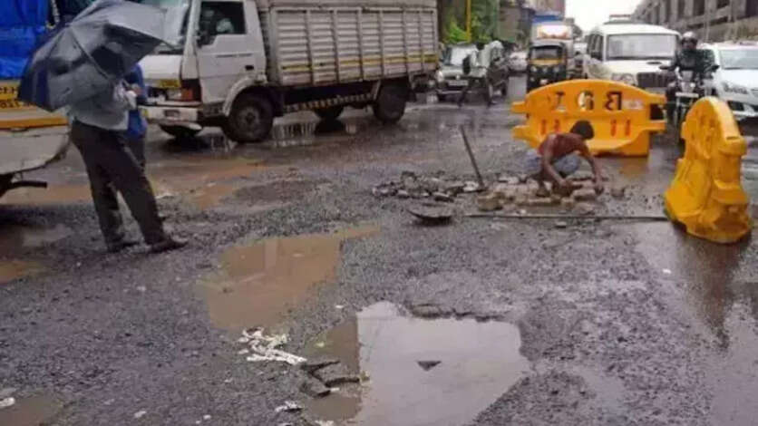 இனி தலைநகரில் மழைநீர் தேங்கினால் புகார் அளிக்க ஸ்மார்ட்போன் செயலி..!!