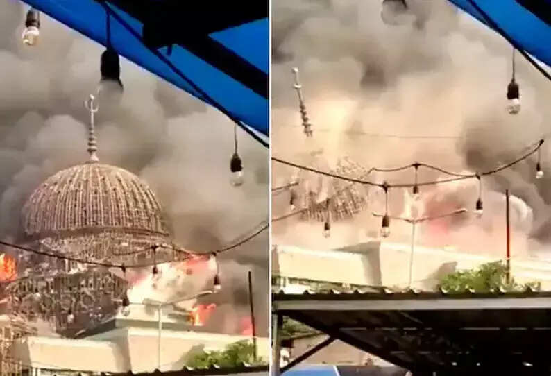 மிகப்பெரிய தீ விபத்து..!! சரிந்து விழுந்து தரைமட்டமான பிரமாண்ட மசூதி!