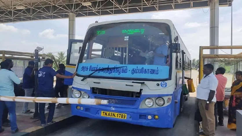 டோல்கேட்டில் ஒரு மணிநேரம் நிறுத்தப்பட்ட அரசுப் பேருந்து.. காரணம் என்ன தெரியுமா..?