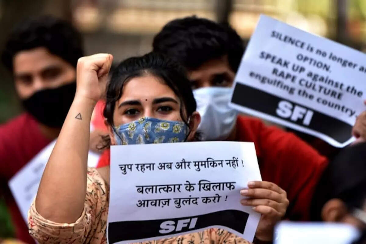 கணவன் பாலியல் வல்லுறவு குற்றம்?