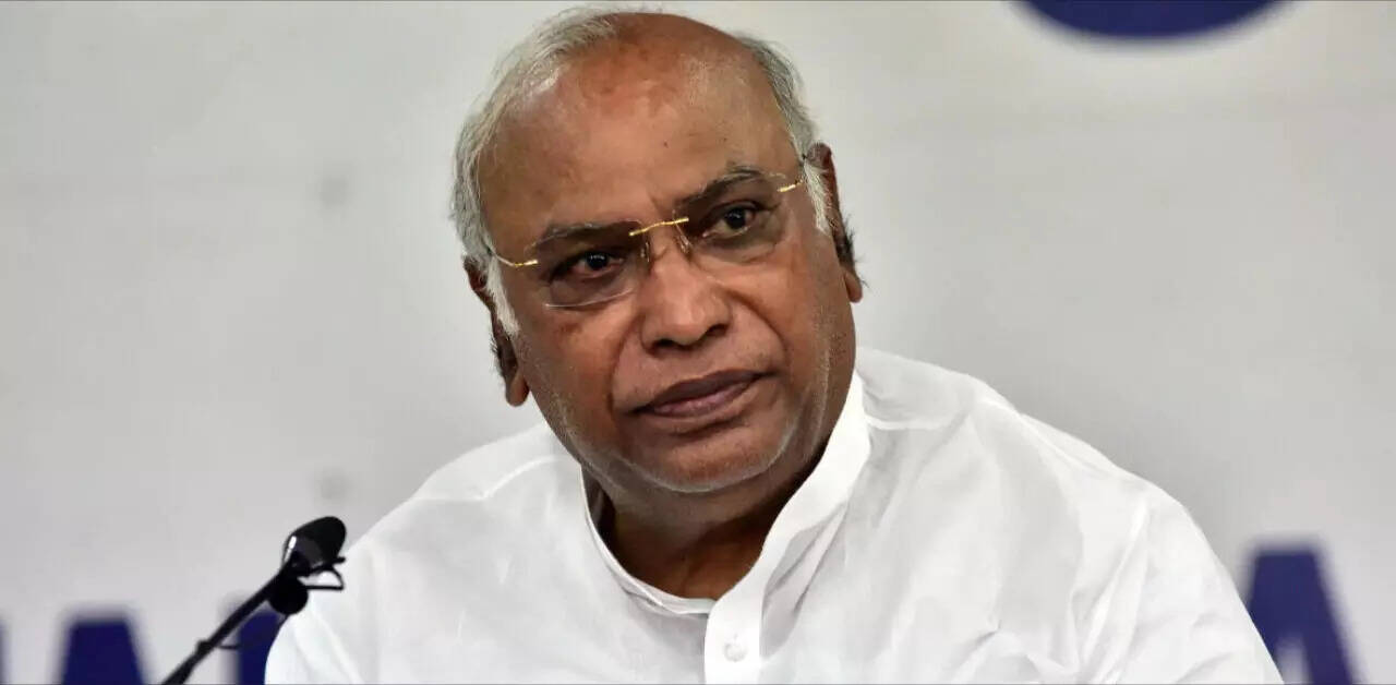 விழாக்கோலம் பூண்டுள்ள காங்கிரஸ் அலுவலகம்!!