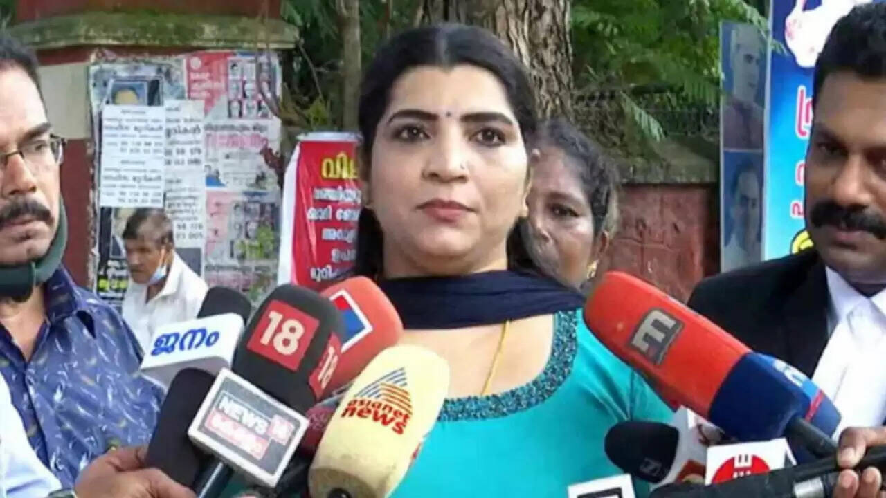 உணவில் விஷம் கலந்து கொல்ல முயற்சி: சரிதா நாயர் பரபரப்பு புகார்..!