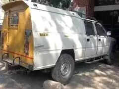 ஏ.டி.எம்.வேன் மீது துப்பாக்கிச்சூடு - காவலாளி பலி!...ரூ.8 லட்சம் கொள்ளை!!