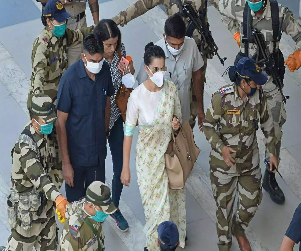 போலீஸ் பாதுகாப்புடன் படப்பிடிப்பிற்கு செல்லும் பிரபல நடிகை!....