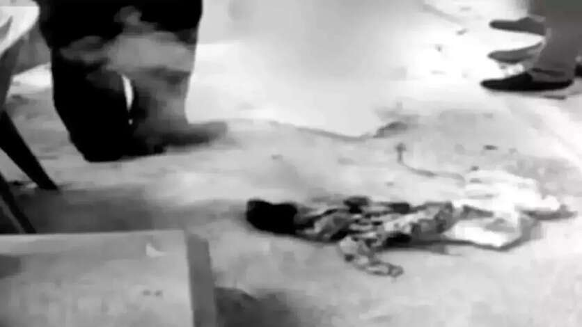 சென்னையில் பரபரப்பு..!! உயர்நீதிமன்ற வளாகத்தில் ஒருவர் தீக்குளித்து தற்கொலைக்கு முயற்சி!