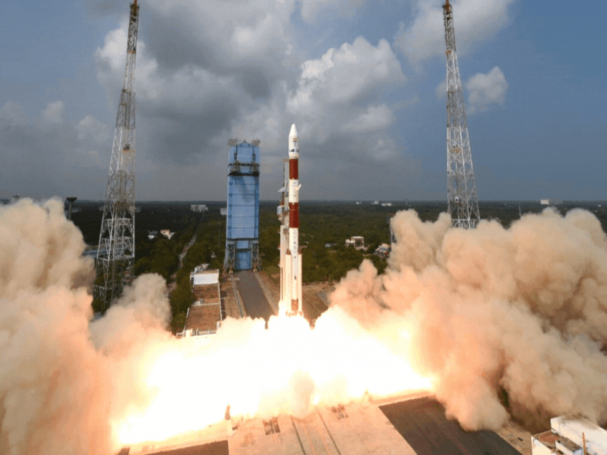 வெற்றிகரமாக விண்ணில் பாய்ந்தது பி.எஸ்.எல்.வி ராக்கெட்!!