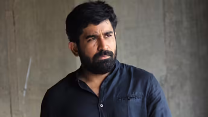 எப்படி இருக்கிறது பிச்சைக்காரன் 2 படத்தின் முதல் 4 நிமிட காட்சிகள்!!