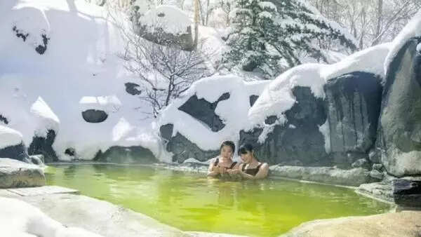 அதிர்ச்சி செய்தி..!! 10000 பெண்களின் குளிக்கும் வீடியோக்களை எடுத்துள்ள கும்பல்..!!