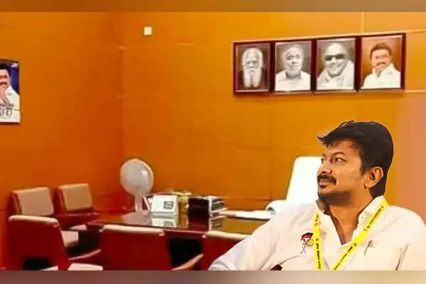 இலாகா ஒதுக்கீடு அறிவிப்பு வரும் முன்னே அறை வாசலை அலங்கரித்த பெயர்ப் பலகை….!