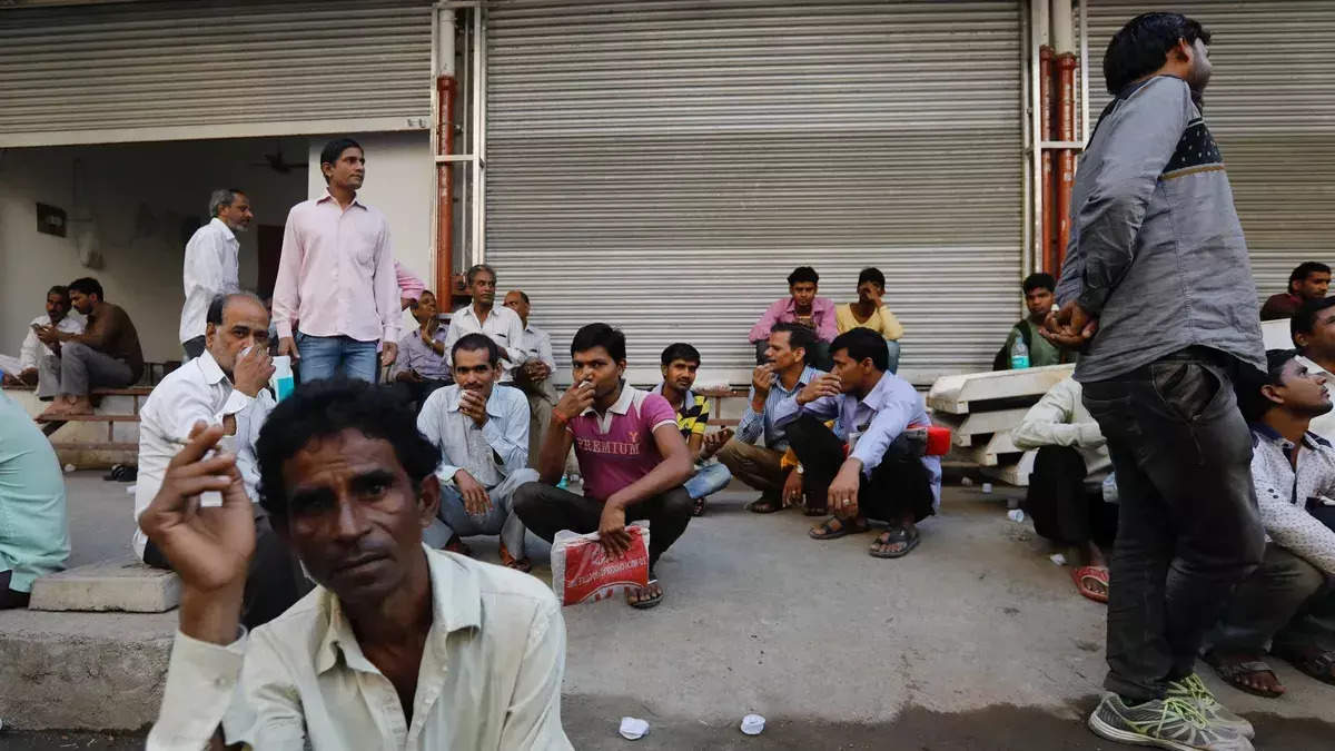 நரேந்திர மோடி பிரதமராக பதவியேற்ற பின்னர் வேலையில்லா திண்டாட்டம் அதிகரிப்பு - பொருளாதார நிபுணர்கள் கவலை.!!