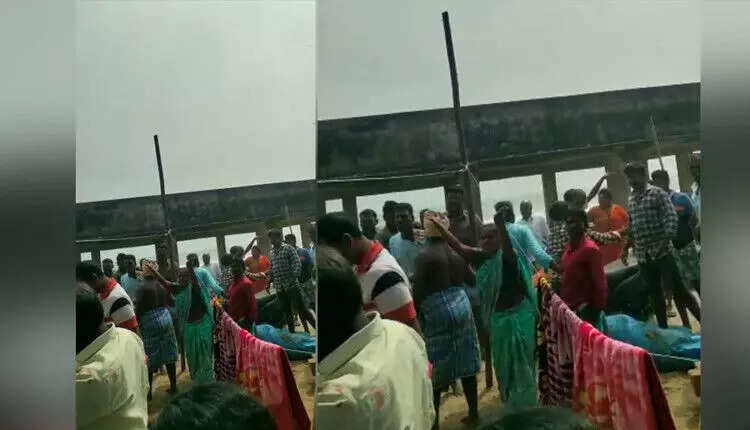 மீனவர்களிடையே கோஷ்டி மோதல் – 4 பேர் மண்டை உடைந்த கொடூரம்!!