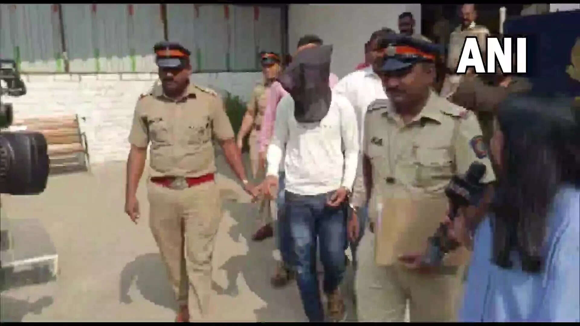 பெண் யூ-டியூபருக்கு பாலியல் தொல்லை: 2 பேர் கைது