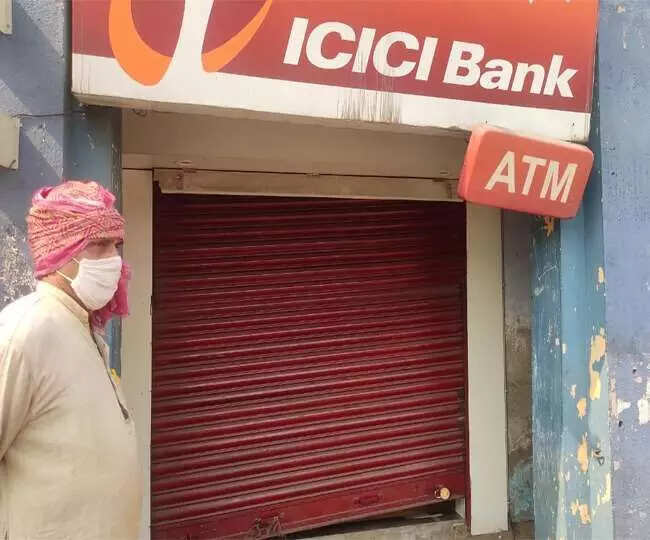 ஏ.டி.எம்.வேன் மீது துப்பாக்கிச்சூடு - காவலாளி பலி!...ரூ.8 லட்சம் கொள்ளை!!