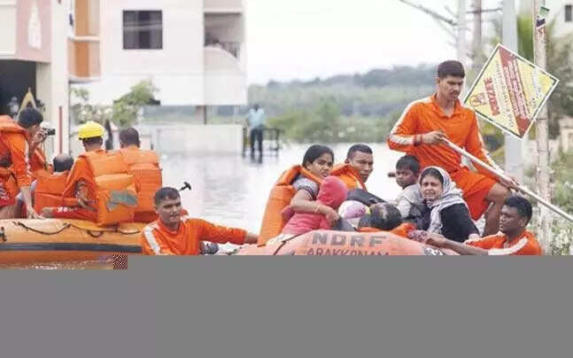 மாமல்லபுரத்தை நோக்கி நகரும் புயல் - தயார் நிலையில் மீட்பு படை..
