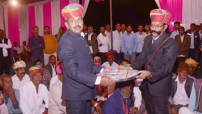 ஒரு ரூபாய் மட்டும் வரதட்சணையாக பெற்ற மணமகன்..!!