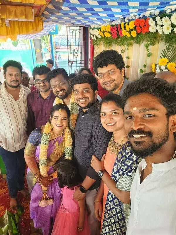 பிரபல இயக்குனருக்கு டும் டும் டும்..!! குவியும் வாழ்த்துக்கள்..!!