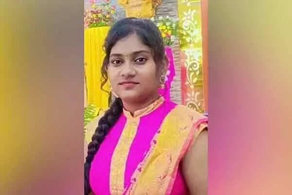 சுகாதாரத் துறையின் அலட்சியத்தால் உயிரிழந்த மகளின் உடலுக்காக அலைக்கழிக்கப்பட்ட தந்தை!
