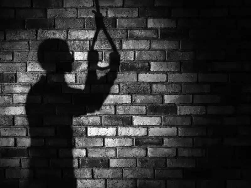 தொடரும் சோகம்..!! மருத்துவக் கல்லூரி மாணவர் தூக்கிட்டு தற்கொலை!!