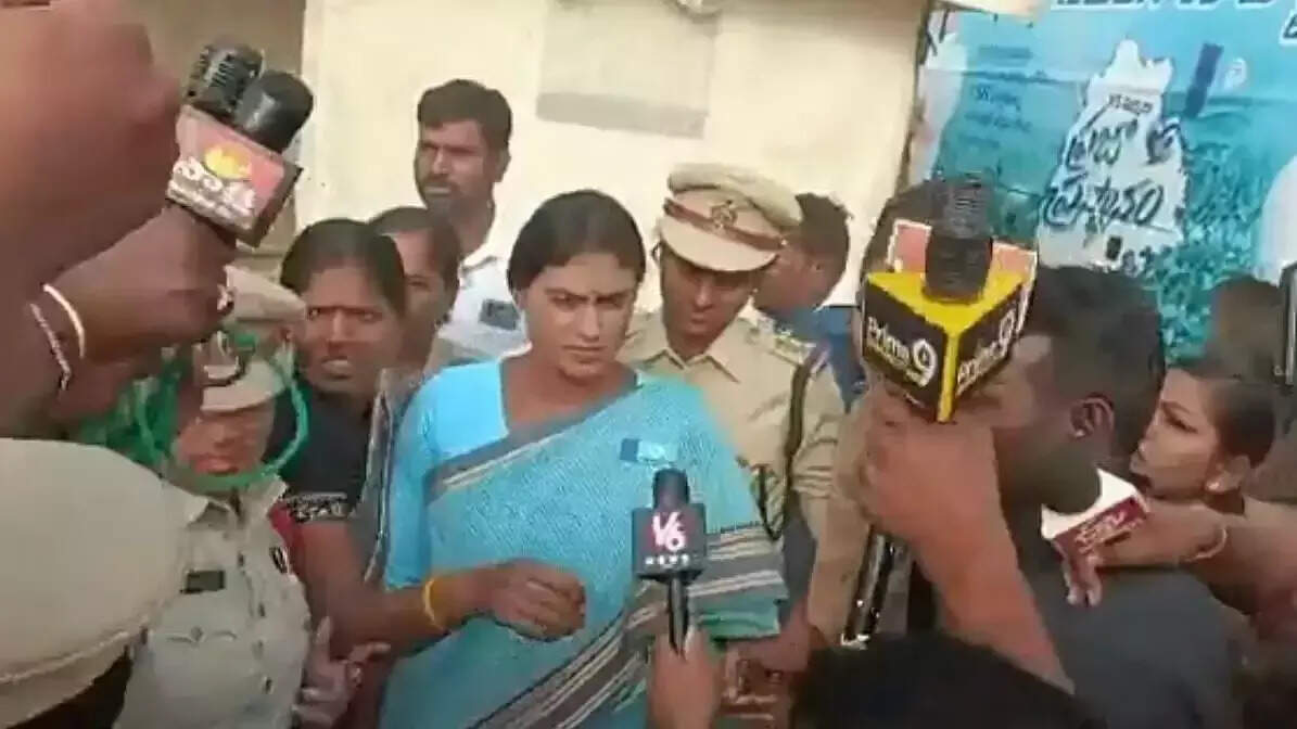 தெலங்கானாவில் பரபரப்பு!! முதல்வரின் தங்கை ஷர்மிளா மீண்டும் கைது..!!