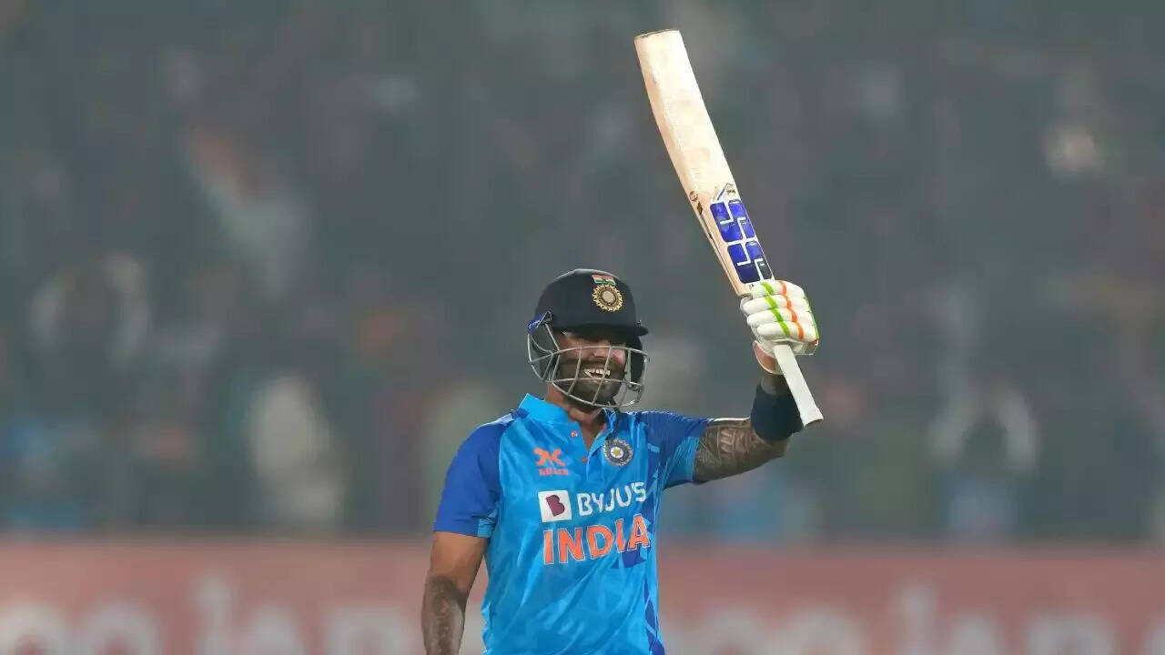 சூர்யகுமார் யாதவ் மாஸ்… மரண அடியால் 228 ரன்கள் குவித்த இந்தியா!!