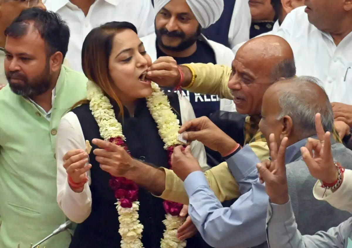 டெல்லி மேயர் தேர்தலில் ஆம் ஆத்மி வெற்றி!!