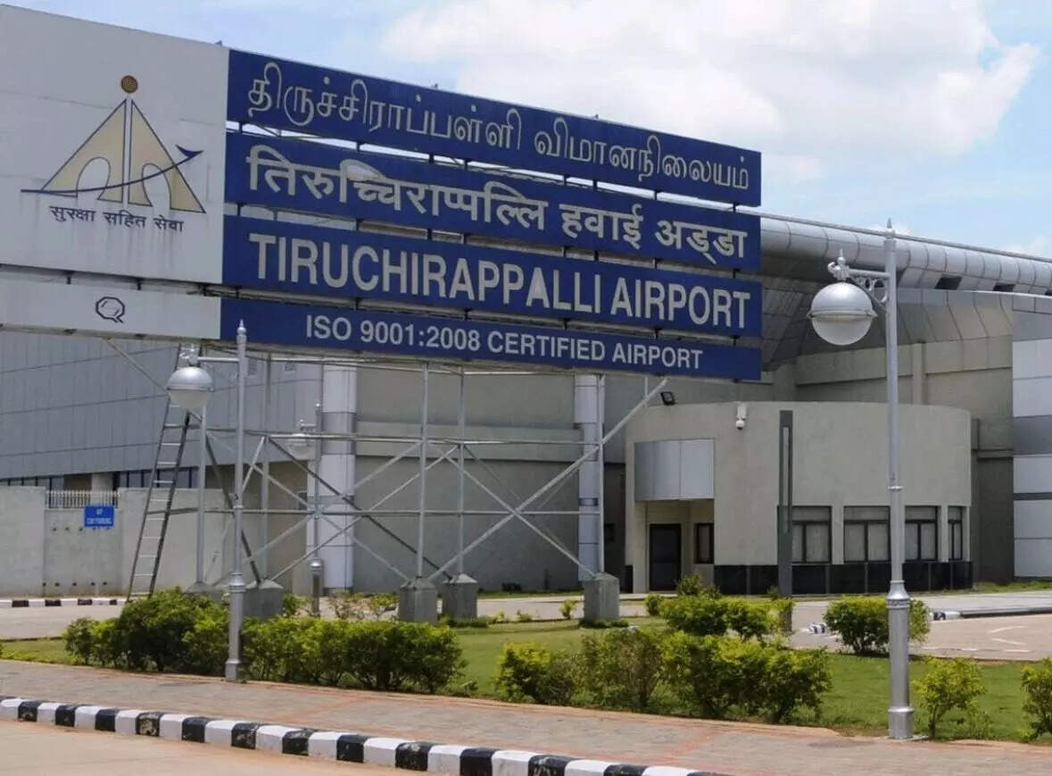 வெடிகுண்டு மிரட்டலால் பரபரப்பான விமான நிலையம்!!