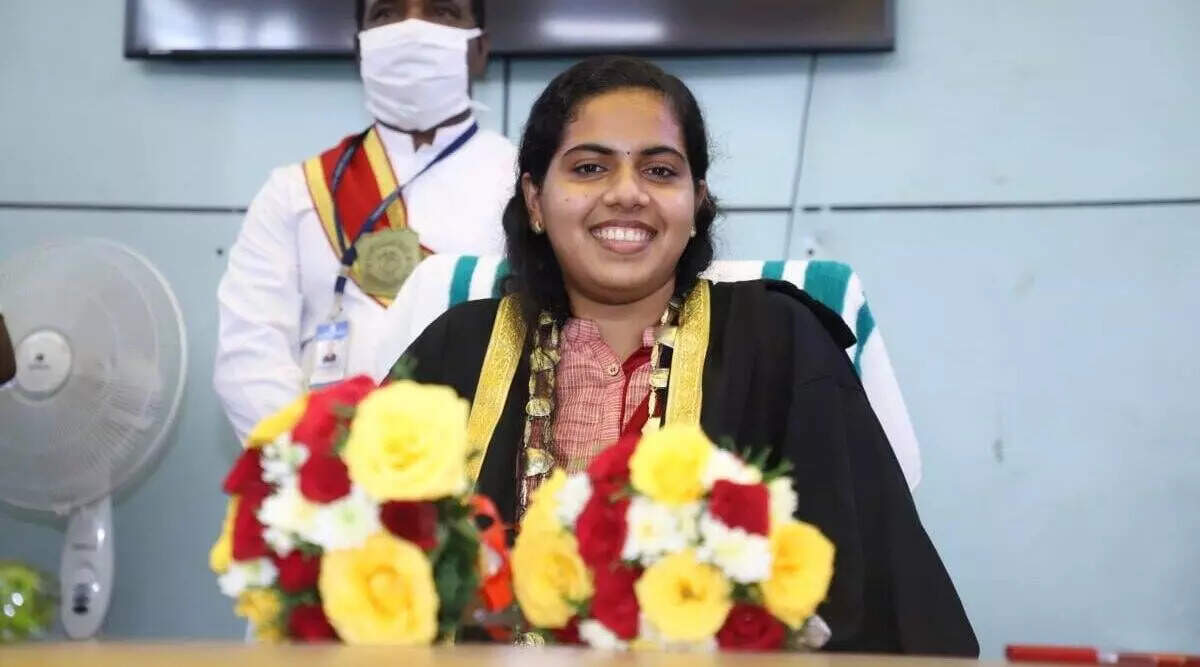 சர்ச்சையில் சிக்கியுள்ள இளம் பெண் மேயர்!!